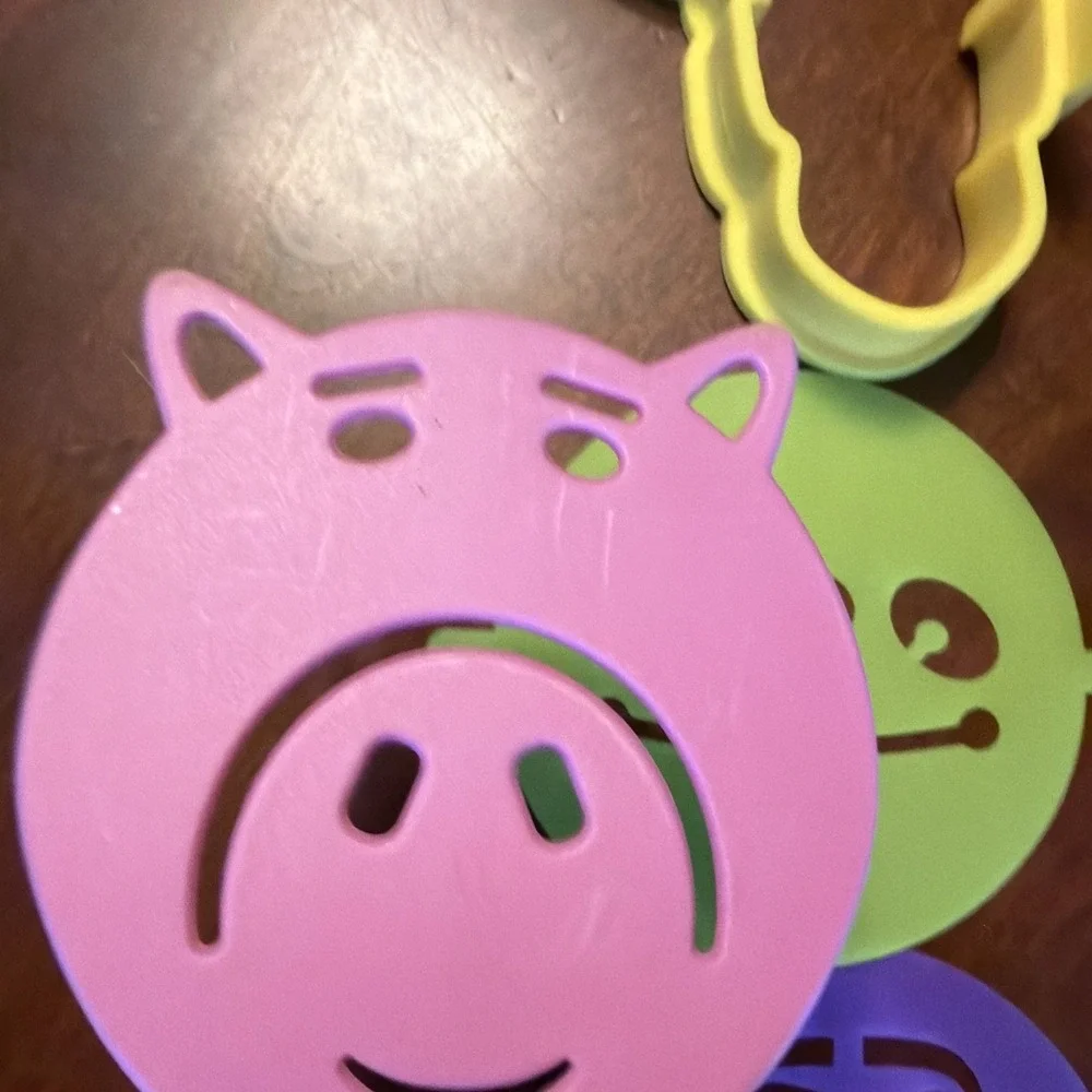 2 Pampered Chef Toy Story Items Pancake Molds And Pancake Flipper